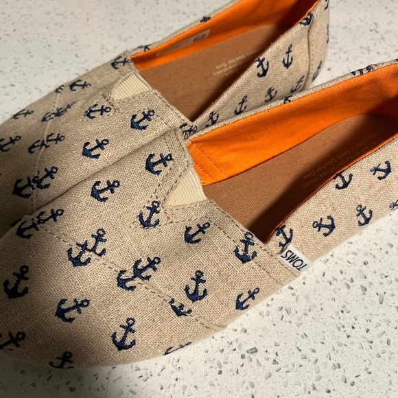 Womens Toms with Anchor Size 8. Brand New. Never worn. - Picture 2 of 5